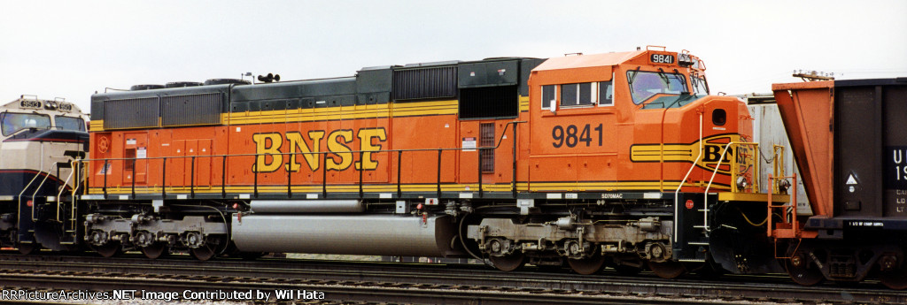 BNSF SD70MAC 9841